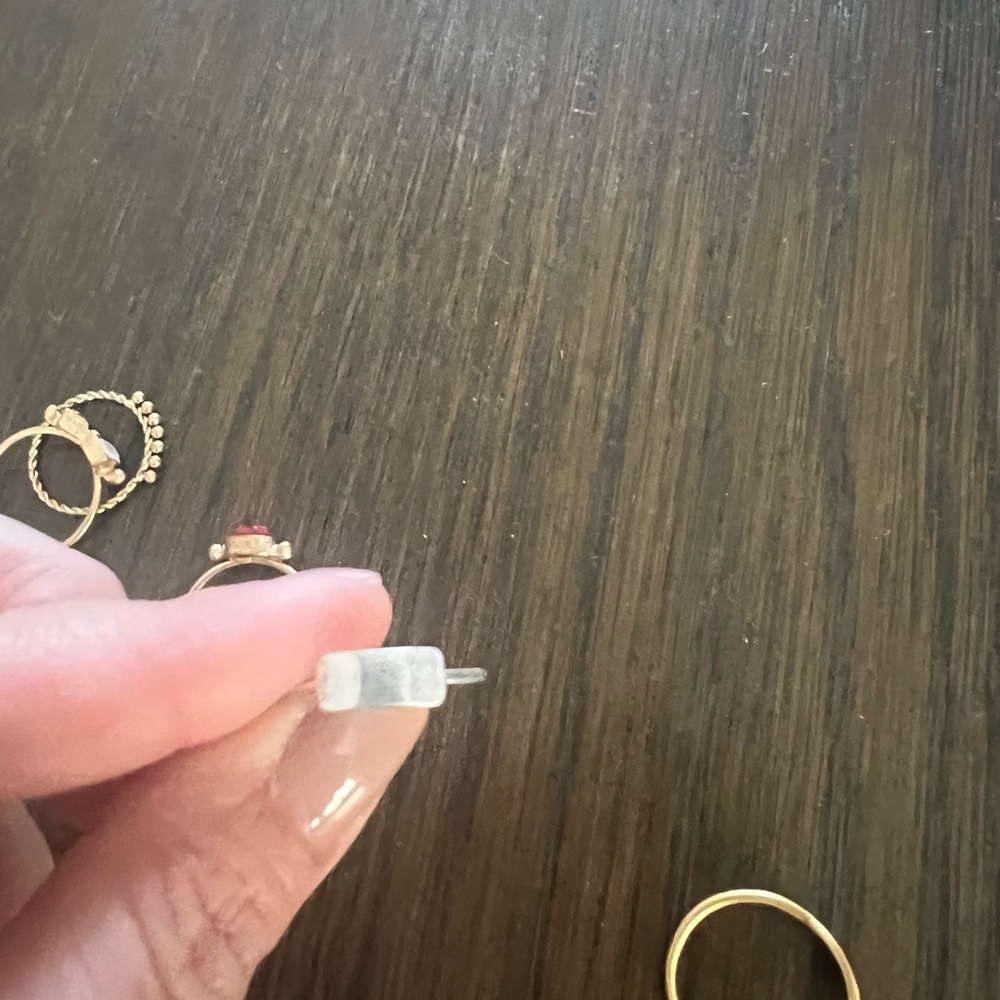 7 Assorted Rings - Picture 5 of 5